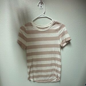 T shirt brand old navy light worn XS